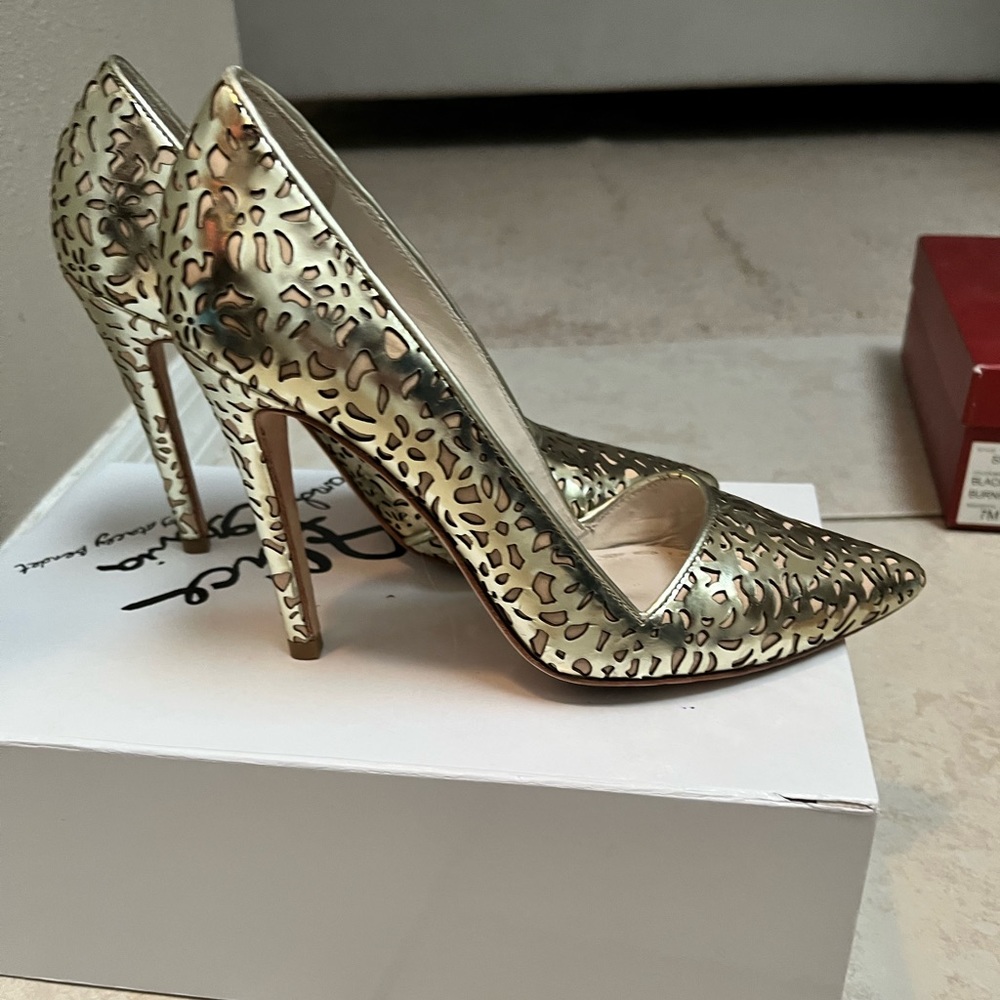 Alice and Olivia pump size 7.5